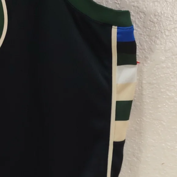 NBA Nike Black and Green Bucks Jersey - Picture 5 of 17